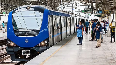 மெட்ரோ ரெயில் பாதை பணிக்காக அடையாறு பகுதியில் போக்குவரத்து மாற்றம்