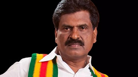 கச்சா எண்ணெய் விலை குறைவு: பெட்ரோல், டீசல் விலையை உடனே மத்திய அரசு குறைக்க  வேண்டும் -  ஈ.ஆர். ஈஸ்வரன் 