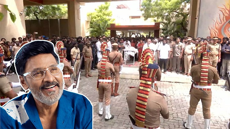 72 குண்டுகள் முழங்க அரசு மரியாதையுடன் இயக்குனர் பாக்யராஜ் உடல் தகனம்