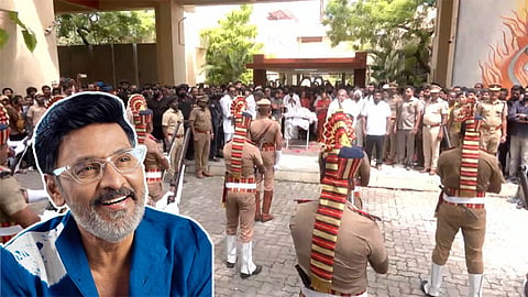 72 குண்டுகள் முழங்க அரசு மரியாதையுடன் இயக்குனர் பாக்யராஜ் உடல் தகனம்
