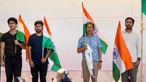 கரப்பான்பூச்சி ஜனதா கட்சியுடன் கைகோர்த்த சோனம் வாங்சுக் - மத்திய கல்வி மந்திரி பதவி விலகக்கோரி உண்ணாவிரதம்