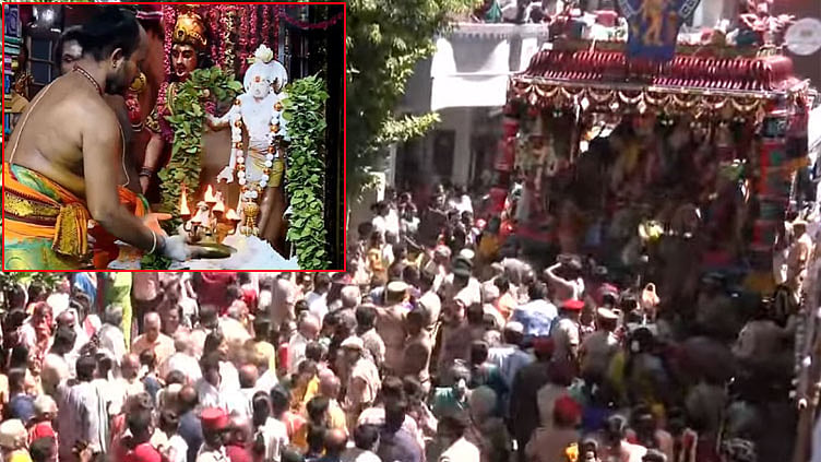 காரைக்கால் மாங்கனி திருவிழா... மாங்கனிகளை வாரி இறைத்து பக்தர்கள் நேர்த்திக்கடன்