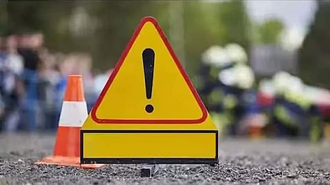 நெல்லை அருகே மோட்டார் சைக்கிள்கள் மோதியதில் 2 பேர் பலியாகினர்.
