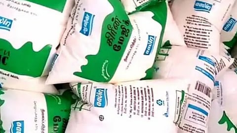 கோவையில் ஆவின் பால் மாதாந்திர அட்டைதாரர்களுக்கு வழங்கப்பட்டு வந்த ரூ.2 தள்ளுபடி ரத்து