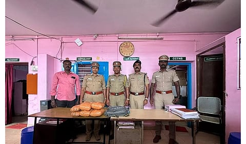 ரெயிலில் கடத்தி வரப்பட்ட 5 கிலோ கஞ்சா பறிமுதல்