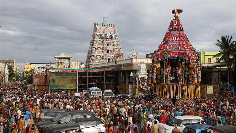 திருவல்லிக்கேணி பார்த்தசாரதி கோவிலில் கோலாகலமாக நடைபெற்ற தேரோட்டம்
