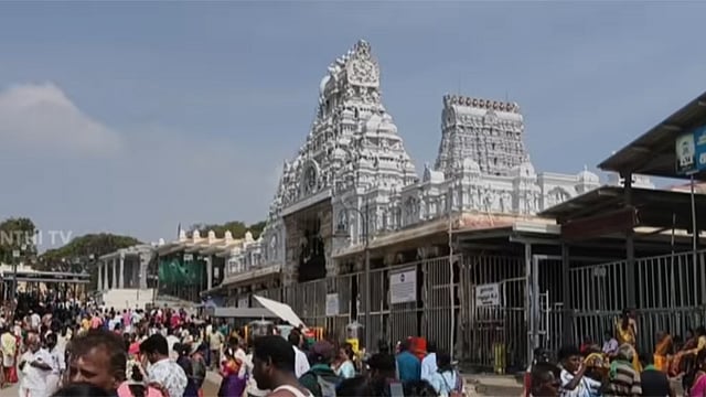 திருச்செந்தூர் கோவிலில் பக்தர்களுக்காக ரூ.1 கோடியில் காத்திருப்பு அறை - ஆவணி திருவிழாவிற்குள் பணிகளை முடிக்க அமைச்சர் ரமேஷ் உத்தரவு
