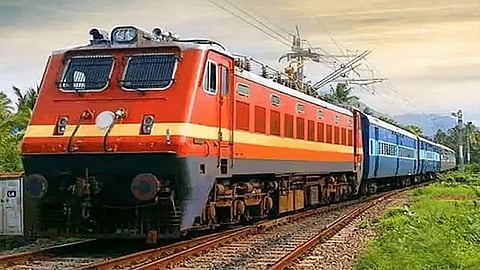 பயணிகளுக்கு குட்நியூஸ்.. திருநெல்வேலி - சென்னை இடையே சிறப்பு ரெயில் இயக்கம் 