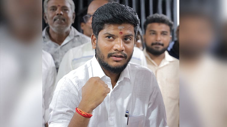 கோவில்களில் நடைபெறும் முறைகேடுகள் குறித்து புகார் அளிக்கலாம் - அமைச்சர் ரமேஷ் அறிவிப்பு