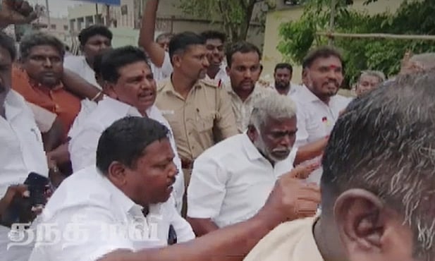 முன்னாள் அமைச்சர் அனிதா ராதாகிருஷ்ணன் ஆதரவாளர்கள் கைது: தூத்துக்குடி எஸ்.பி. அலுவலகத்தில் பரபரப்பு