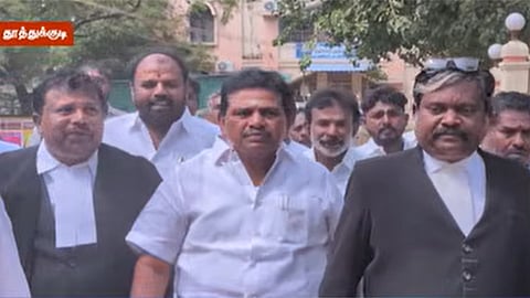 நிபந்தனை ஜாமீனில் விடுக்கப்பட்ட அனிதா ராதாகிருஷ்ணன் இன்று கோர்ட்டில் ஆஜராகி கையெழுத்து 