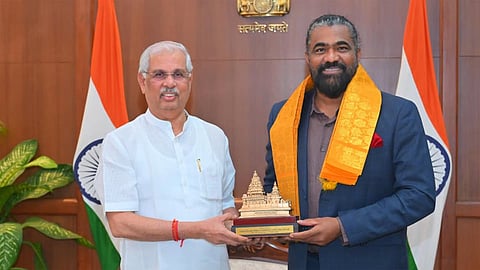 கவர்னருடன் தமிழக அரசின் டெல்லி சிறப்பு  பிரதிநிதி சந்திப்பு