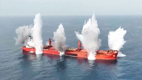 
ஏமன் அருகே சரக்கு கப்பல் மீது தாக்குதல்; செங்கடலை கைப்பற்ற ஈரான் முயற்சியா?