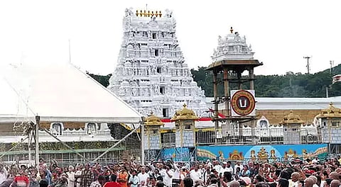 திருப்பதி கோவிலில் ஆனிவார ஆஸ்தானம்: புஷ்ப பல்லக்கில் மலையப்பசாமி உலா