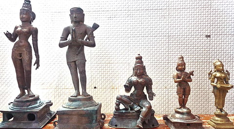 காரைக்காலில் இருந்து இலங்கைக்கு ஐம்பொன் சிலைகள் கடத்த முயற்சி: இருவர் கைது 