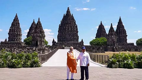 இந்தோனேசியாவில் உள்ள சிவன் கோவிலில் பிரதமர் மோடி வழிபாடு

