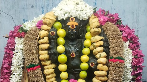 சிறப்பு அலங்காரத்தில் கால பைரவர் (இடம்: நன்செய் புகளூர் மேகபாலீஸ்வரர் கோவில்)
