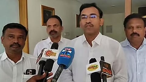 மக்கள் நல்வாழ்வுத் துறை அமைச்சர் அருண்ராஜ்