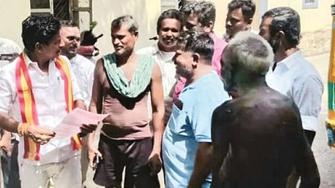 ஸ்ரீவைகுண்டம் ;ரேஷன் பொருட்கள் ஏற்றிய லாரியை எம்.எல்.ஏ. ஆய்வு செய்தபோது சலசலப்பு
