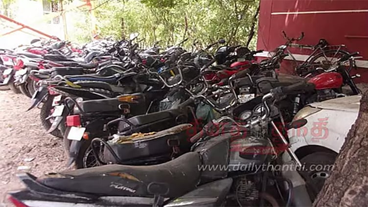 சென்னையில் போக்குவரத்துக்கு இடையூறாக நிறுத்தப்பட்டிருந்த 2,243 வாகனங்கள் பறிமுதல் - 15 நாட்களுக்குள் உரிமை கோர அழைப்பு
