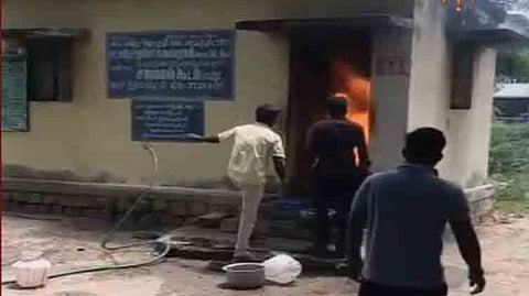 கிருஷ்ணராயபுரம் அரசு உயர்நிலைபள்ளியில் தீ விபத்து