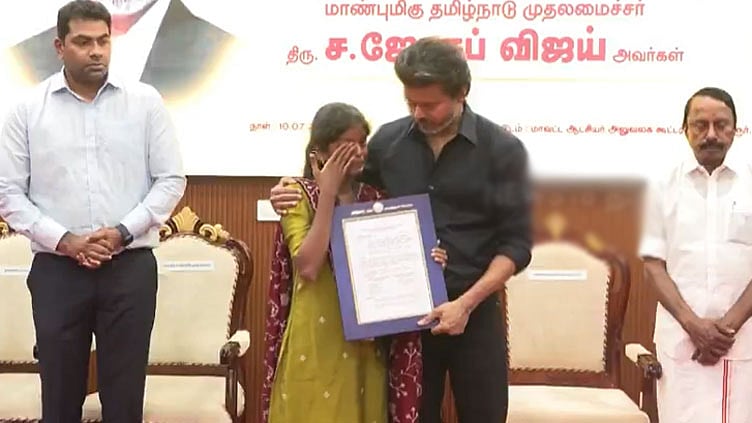 மகளுக்கு அரசு வேலை: விஜய்யை மகனாக பார்க்கிறேன் - பெண் கண்ணீருடன் உருக்கம்