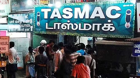 மதுபானங்களுக்கு ரூ.10 கூடுதலாக செஸ் வரி வசூலிக்க பரிசீலனை: ஐகோர்ட்டில் டாஸ்மாக் நிர்வாகம் தகவல்