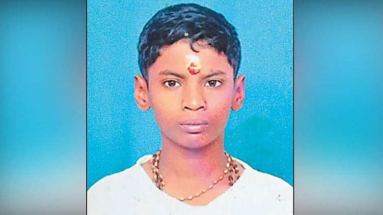 சென்னை: கடலில் குளித்தபோது ராட்சத அலையில் சிக்கி பிளஸ்-1 மாணவர் பலி