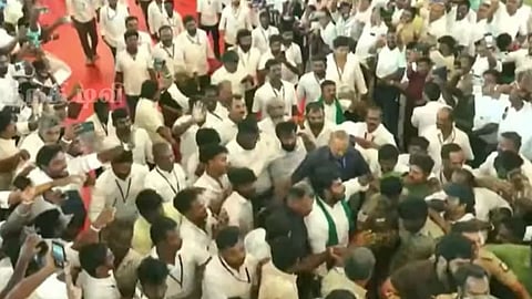 அண்ணாமலையின்  ‘வீ த லீடர்ஸ்’ முதல் மாநில மாநாடு தொடங்கியது ; திரளானவர்கள் பங்கேற்பு