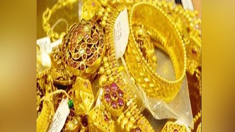 தேனியில் 2 வங்கி கிளைகளில் ரூ.14 கோடி நகைக்கடன் மோசடி: மேலாளர், ஊழியர்கள் பணிநீக்கம்