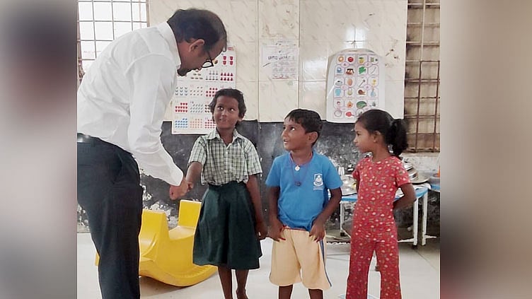 மயிலாப்பூர்: நொச்சிக்குப்பம் மாநகராட்சி தொடக்க பள்ளியில் அமைச்சர் ப.வெங்கடரமணன் ஆய்வு