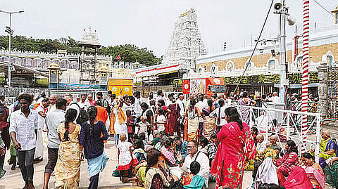 திருப்பதி செல்வோர் கவனத்திற்கு... அக்டோபர் மாதத்துக்கான தரிசன டிக்கெட்டுகள் 18-ந்தேதி வெளியீடு