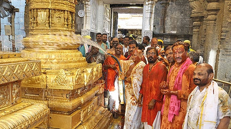 ஆனிவார ஆஸ்தான விழா.. திருப்பதி ஏழுமலையான் கோவிலில் பாரம்பரிய தூய்மைப்பணி