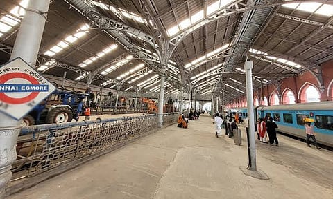 சென்னை எழும்பூர் ரெயில் நிலையம்