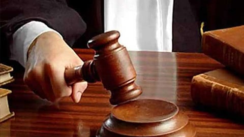 
விசாரணை என்ற பெயரில் பெண்ணின் படுக்கை அறைக்குள் நுழைந்த போலீசார்; அதிரடி காட்டிய ஐகோர்ட்டு
