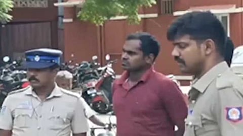 பெண்களுக்கு மட்டும்தான் பாதுகாப்பா..? - சிங்கப்பெண் போலீசாரிடம் மதுபோதையில் வக்கீல் வாக்குவாதம்