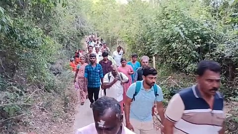 ஆனி அமாவாசையை முன்ளனிட்டு சதுரகிரி கோவிலுக்கு ஆயிரக்கணக்கான பக்தர்கள் வருகை தந்தனர்