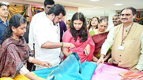 கதர்த்துறை அமைச்சர் விஜய் பாலாஜி