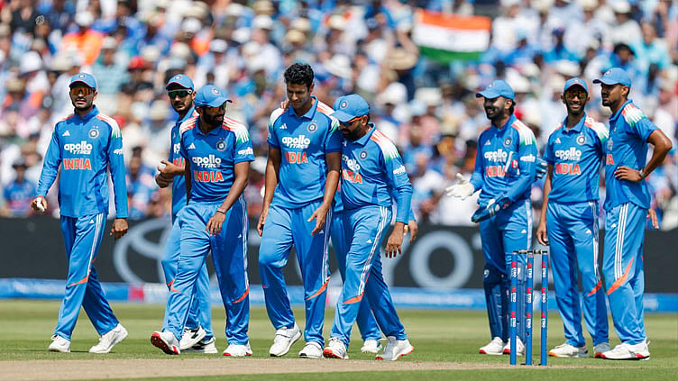 இந்திய அணிக்கு 259 ரன்கள் இலக்கு நிர்ணயித்த இங்கிலாந்து
