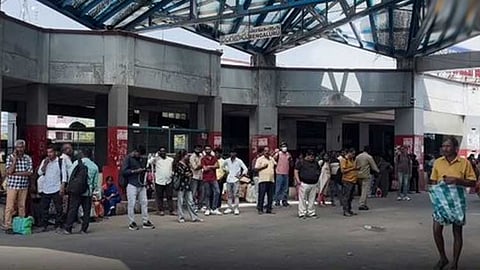 கன்னட அமைப்புகள் போராட்டம்: கர்நாடகா செல்லும் தமிழ்நாடு பேருந்துகள் நிறுத்தம்
