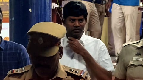 ரூ.1.30 லட்சம் லஞ்ச புகார்: தவெக முன்னாள் நிர்வாகி வீராசாமி கைது!