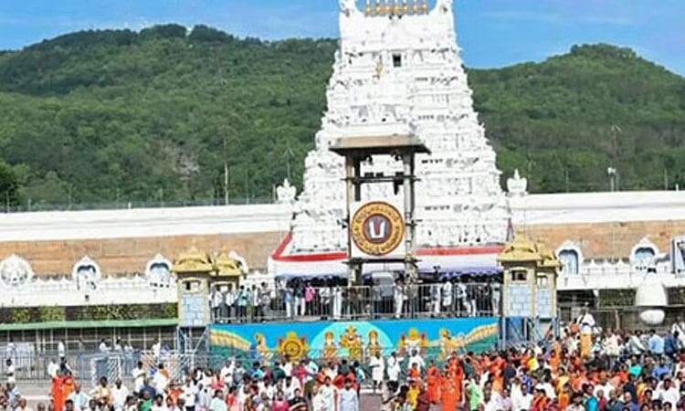 திருப்பதி கோவிலில் ஒரே நாளில் 82 ஆயிரம் பக்தர்கள் சாமி தரிசனம்