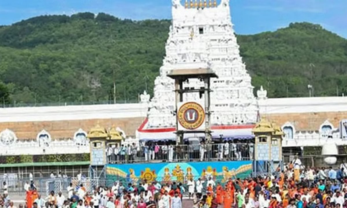 திருப்பதி கோவிலில் ஒரே நாளில் 82 ஆயிரம் பக்தர்கள் சாமி தரிசனம்