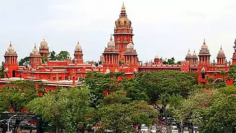 அ.தி.மு.க. எம்.எல்.ஏ.க்கள் ராஜினாமா செய்ததை எதிர்த்த வழக்கு - ஐகோர்ட்டில் 22-ந்தேதி விசாரணை  