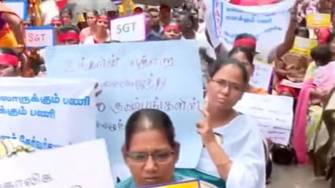 ஆசிரியர்கள் கண்கட்டி உண்ணாவிரத போராட்டம்