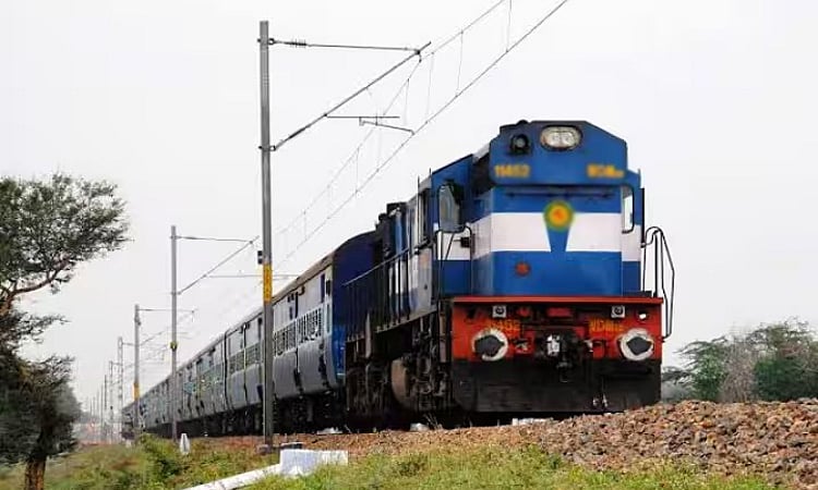 பயணிகளுக்கு குட்நியூஸ்.. நாகர்கோவில் - கோவை எக்ஸ்பிரஸ் ரெயிலில் கூடுதலாக தூங்கும் வசதி பெட்டி ஒன்று இணைப்பு