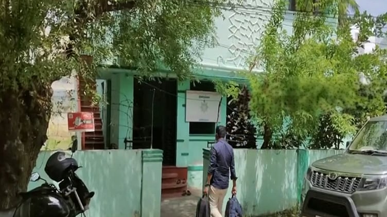 பழனி விவகாரம்: நிலத்தை விற்பனை செய்த மற்றும் வாங்கிய 3 பேர் தலைமறைவு