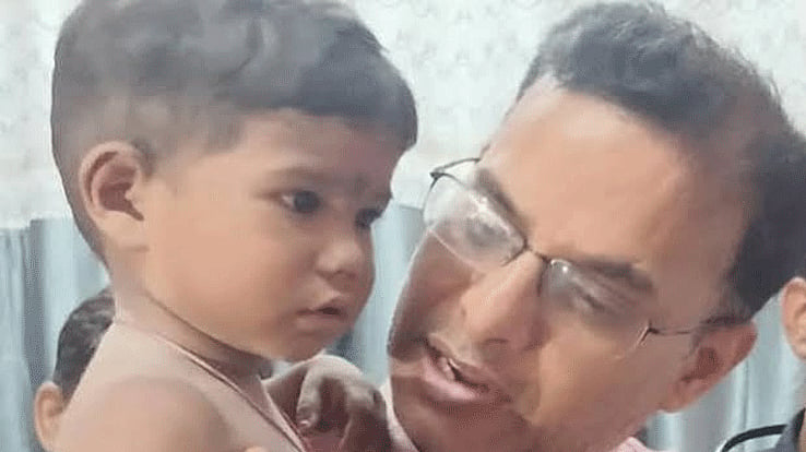 பீகார்: ஆழ்துளைக் கிணற்றில் விழுந்த 3 வயது சிறுவன் பத்திரமாக மீட்பு