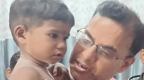 பீகார்: ஆழ்துளைக் கிணற்றில் விழுந்த 3 வயது சிறுவன் பத்திரமாக மீட்பு