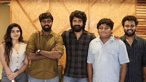 
‘அன்பே டயானா' படக்குழுவினரை நேரில் அழைத்து பாராட்டிய சிவகார்த்திகேயன்